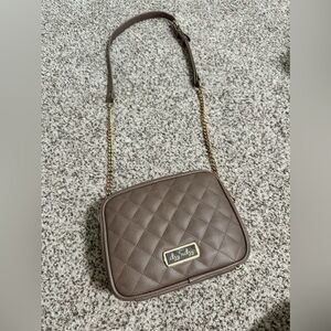 BNWOT itzy ritzy crossbody diaper bag in taupe